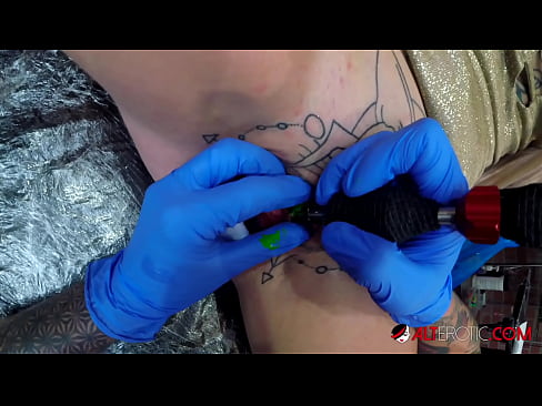 ❤️ Sully Savage oo aad u tattooed ayaa Kintirkeeda ku sawirtay tattoo ❤❌ Porno Guri  ❌️❤
